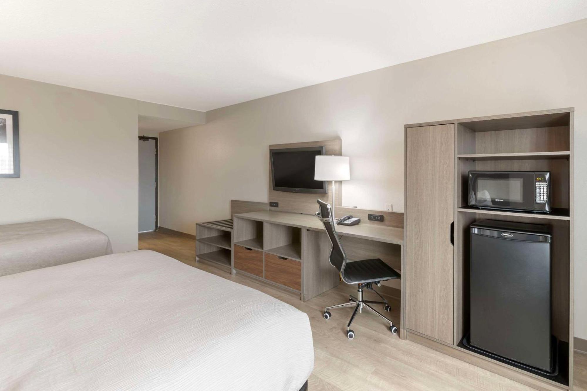 Quality Inn Newton At I-80 エクステリア 写真