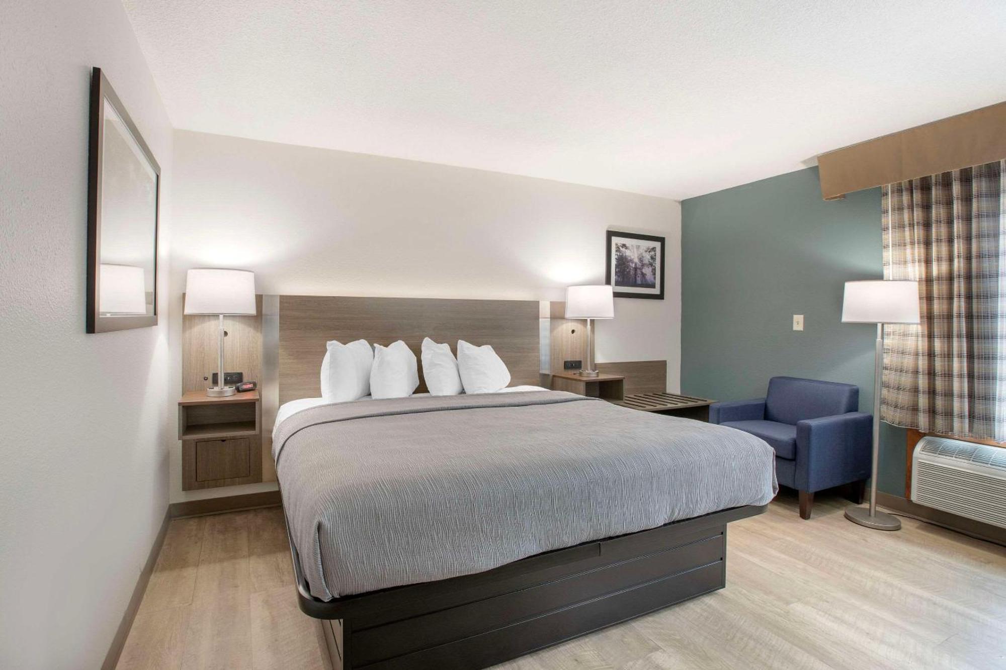 Quality Inn Newton At I-80 エクステリア 写真