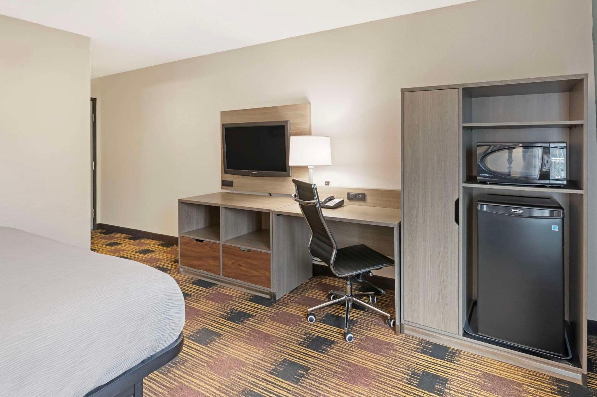 Quality Inn Newton At I-80 エクステリア 写真