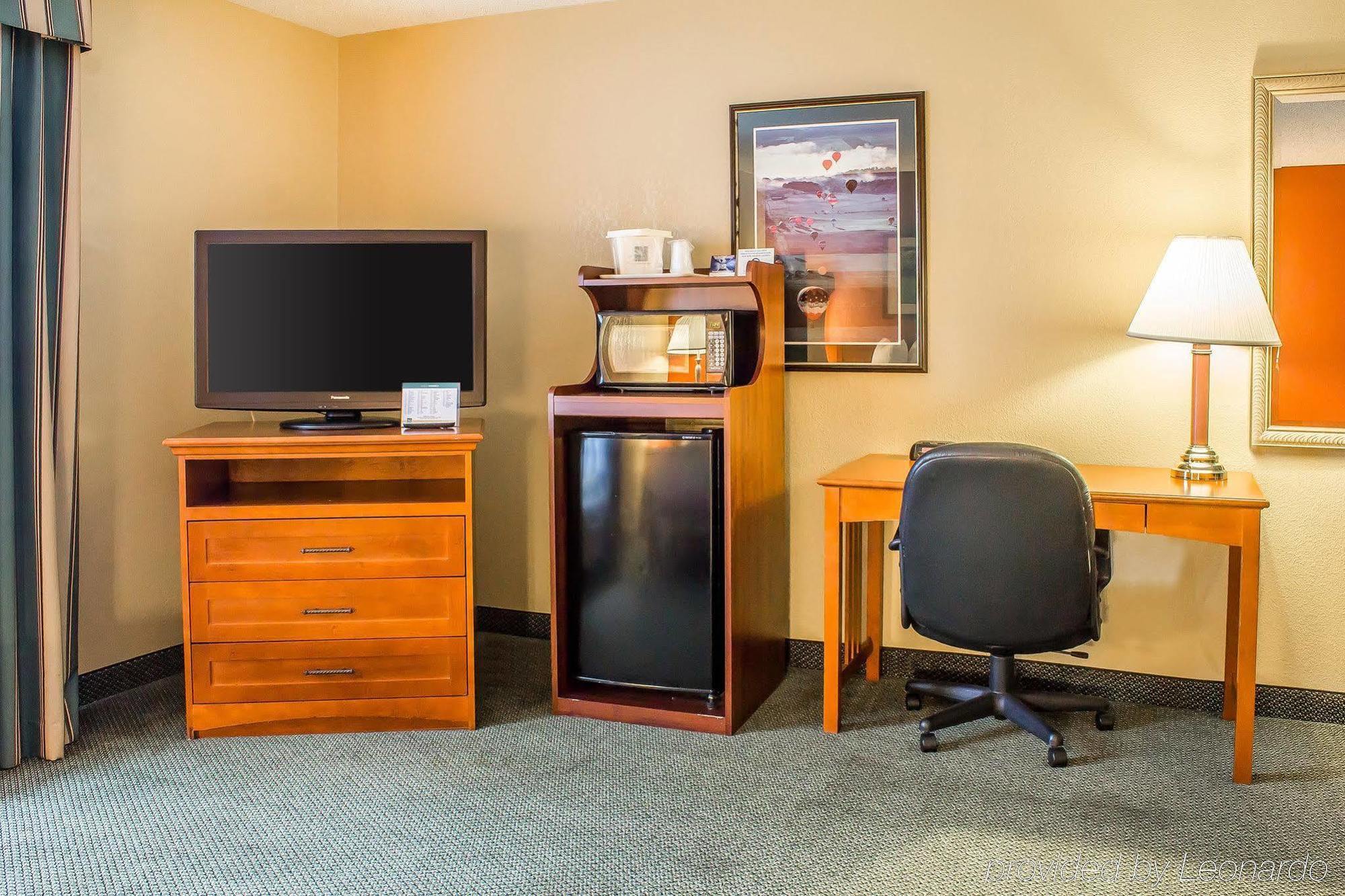 Quality Inn Newton At I-80 エクステリア 写真