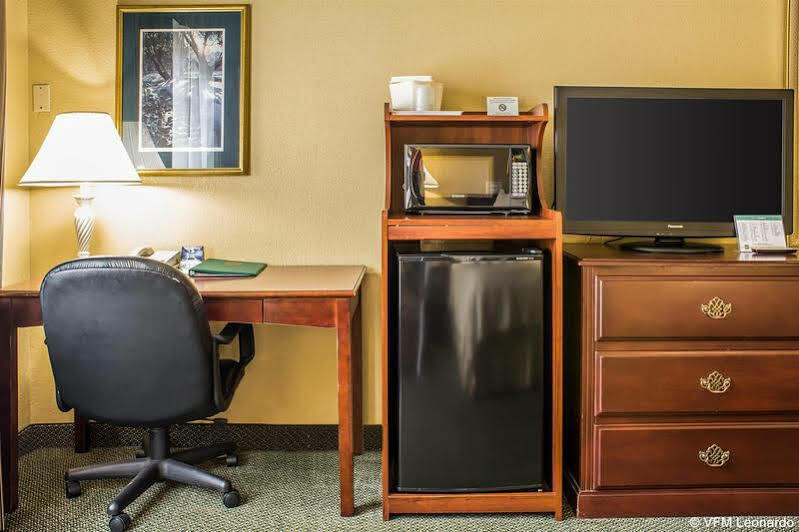 Quality Inn Newton At I-80 エクステリア 写真